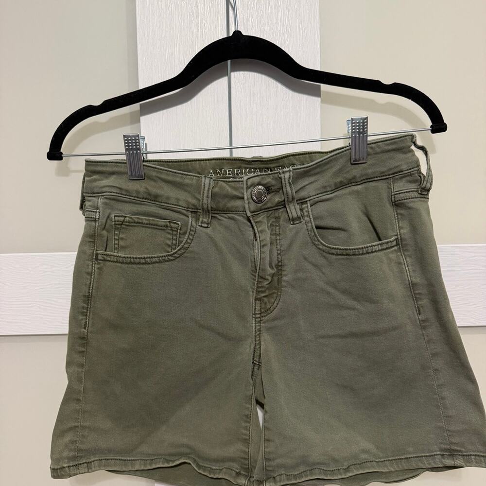 American Eagle Super Stretch Twill Midi Shorts Size 6